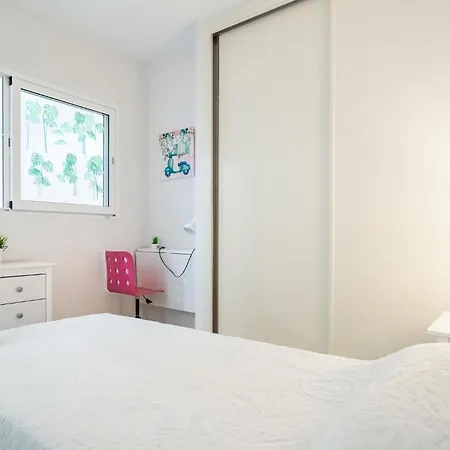 1 Bedroom Stunning Apartment In Fuengirola Lägenhet *