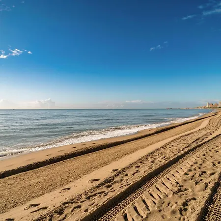 1 Bedroom Stunning Apartment In Fuengirola Lägenhet *